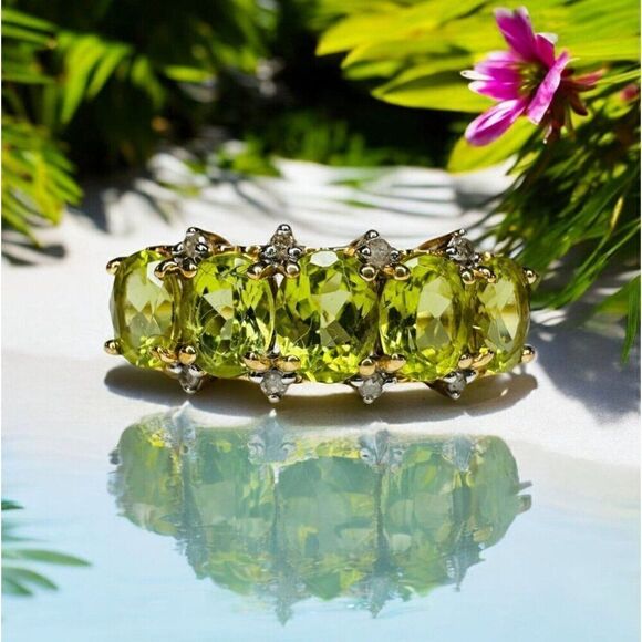 VINTAGE- 10k Gold- Natural Peridot & Diamond Ring -2 CARAT T.W- Size 10 -2.1g - Picture 1 of 16